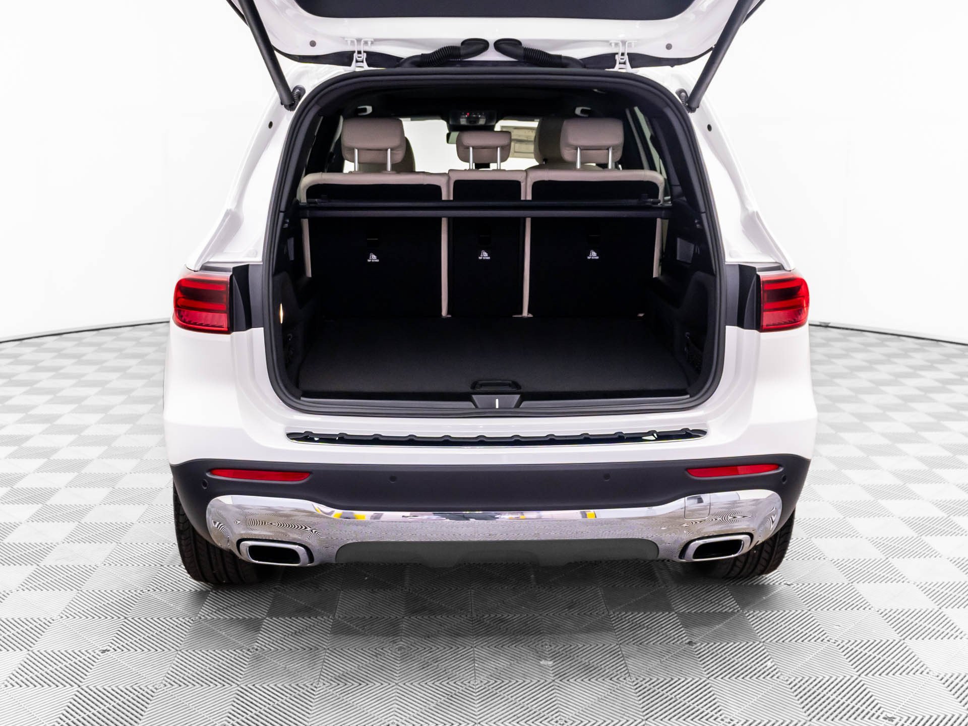 New 2026 White Mercedes-Benz GLB 250 image 74