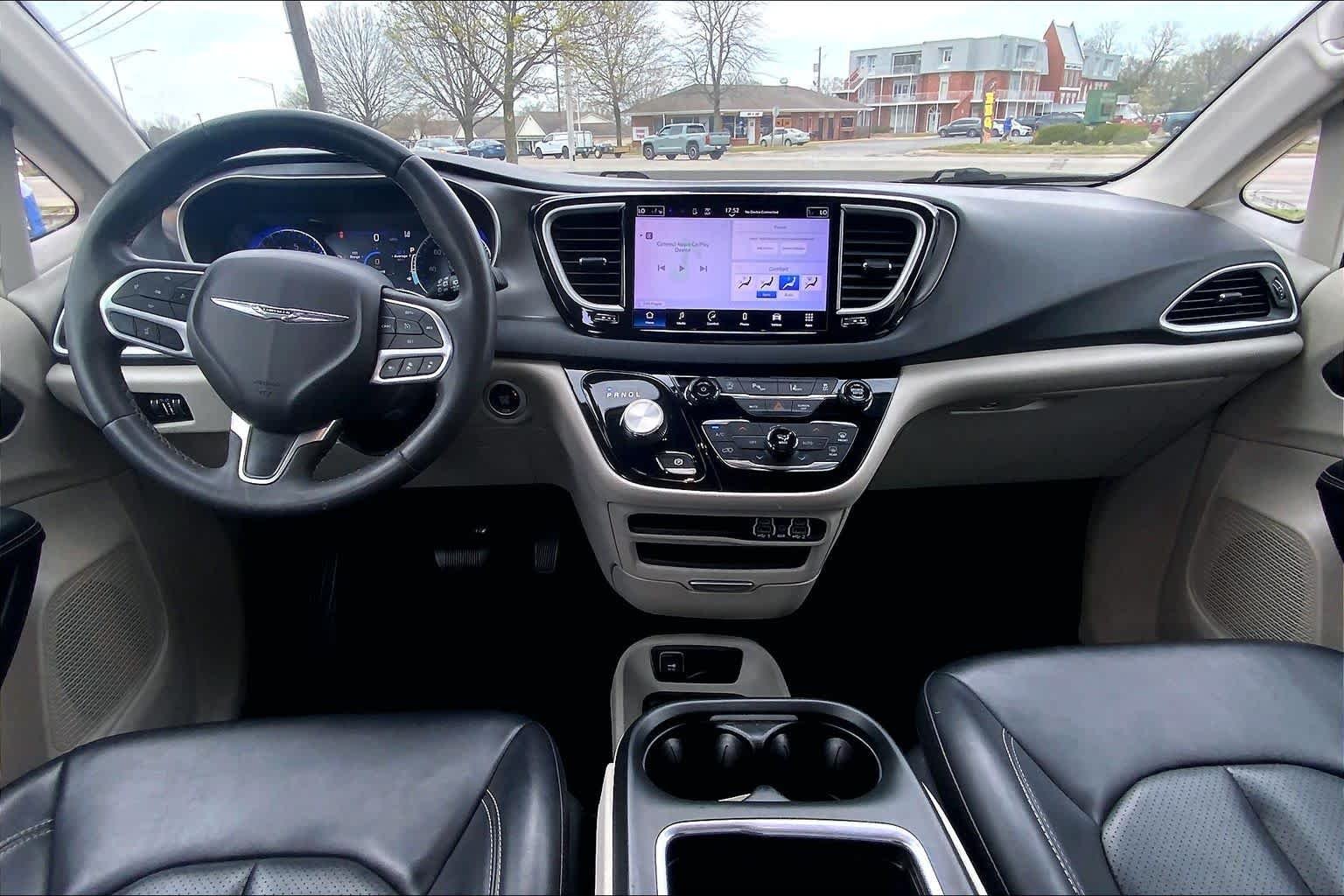 Used 2023 Bright White Clearcoat Chrysler Touring L image 25