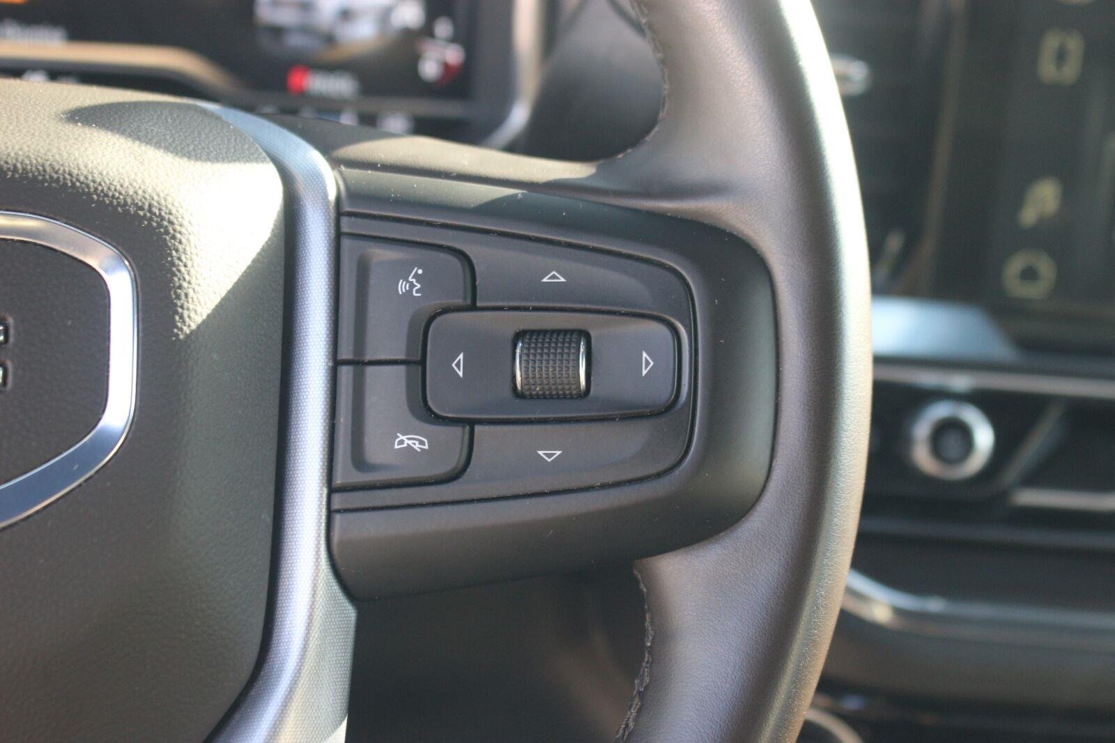 Used 2025 Summit White GMC SLT image 21