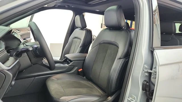 New 2026 Silver Zynith Exterior Paint Jeep Altitude image 18