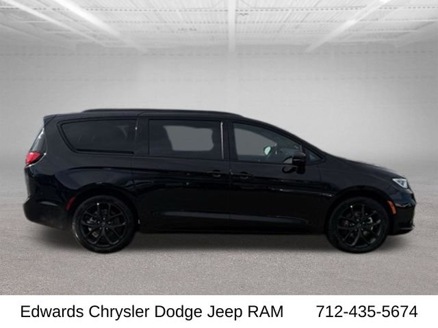 2026 Chrysler Pacifica Select - Photo 11
