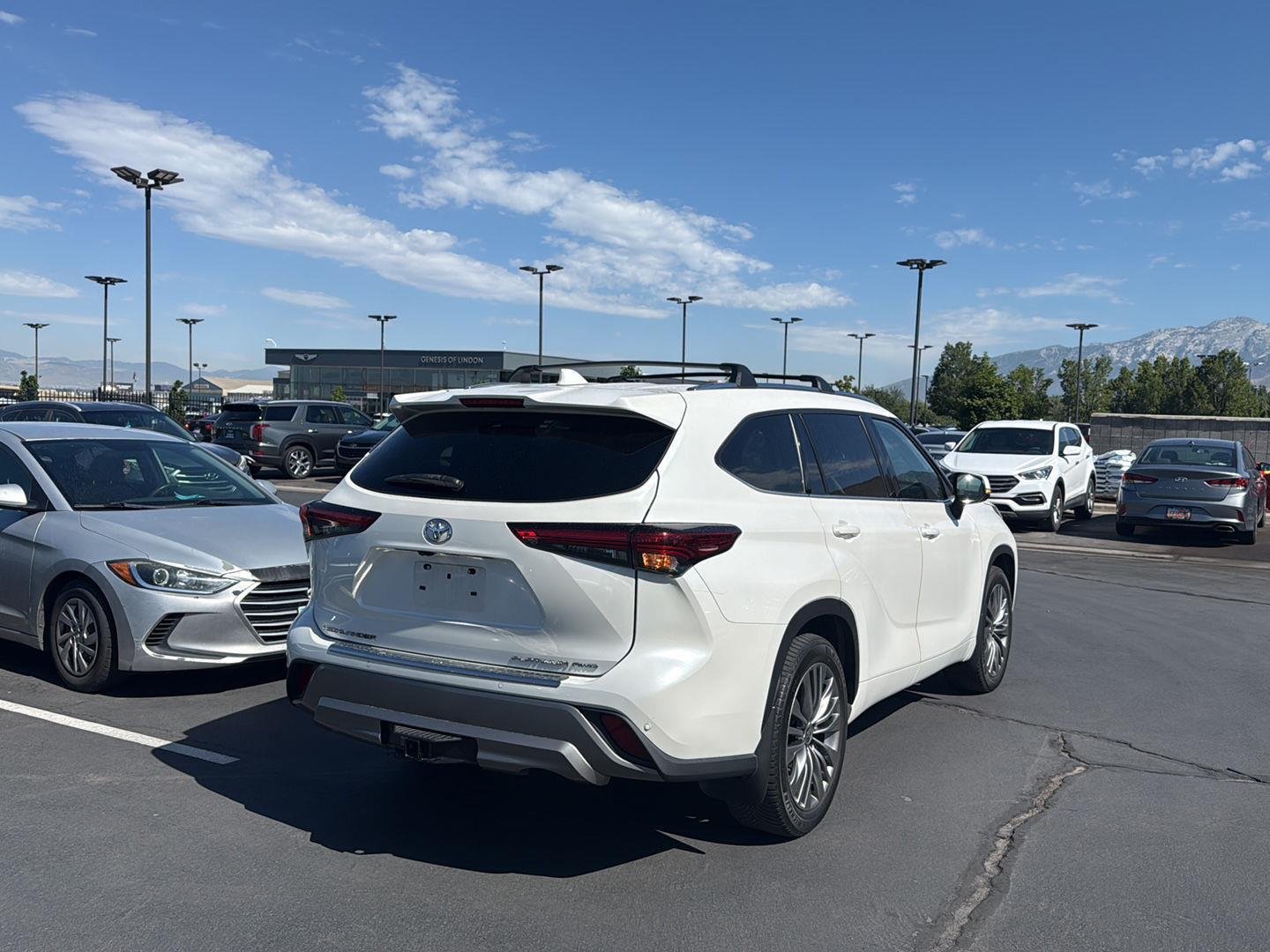 Used 2021 Blizzard Pearl Toyota Platinum image 3