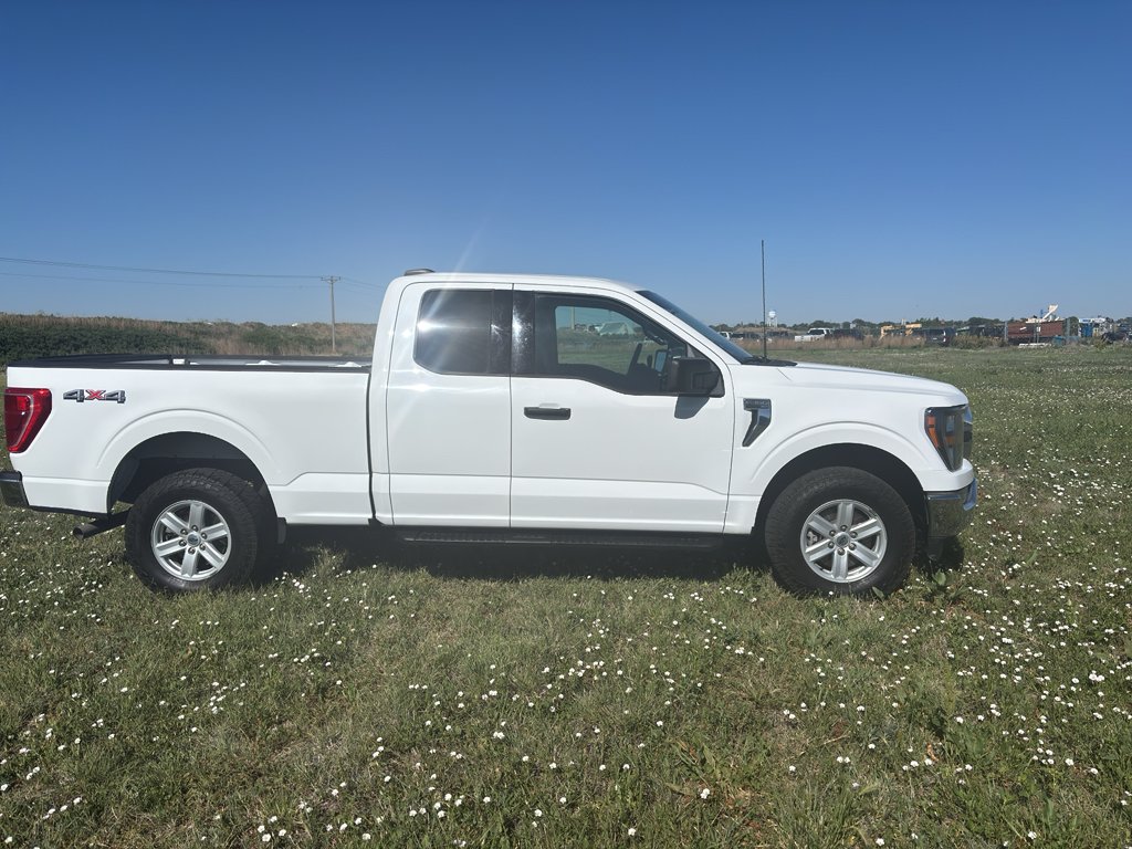 Used 2023 Oxford White Ford XLT image 12