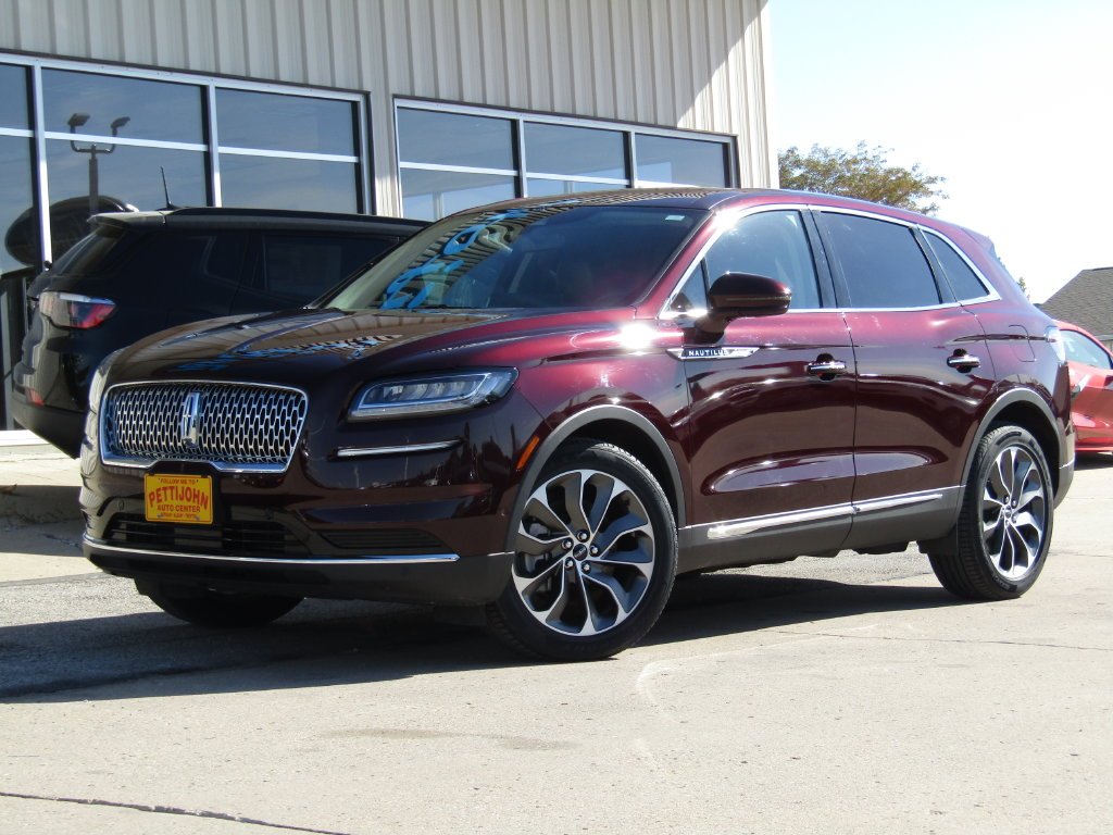 Used 2023 Red Lincoln Reserve image 12
