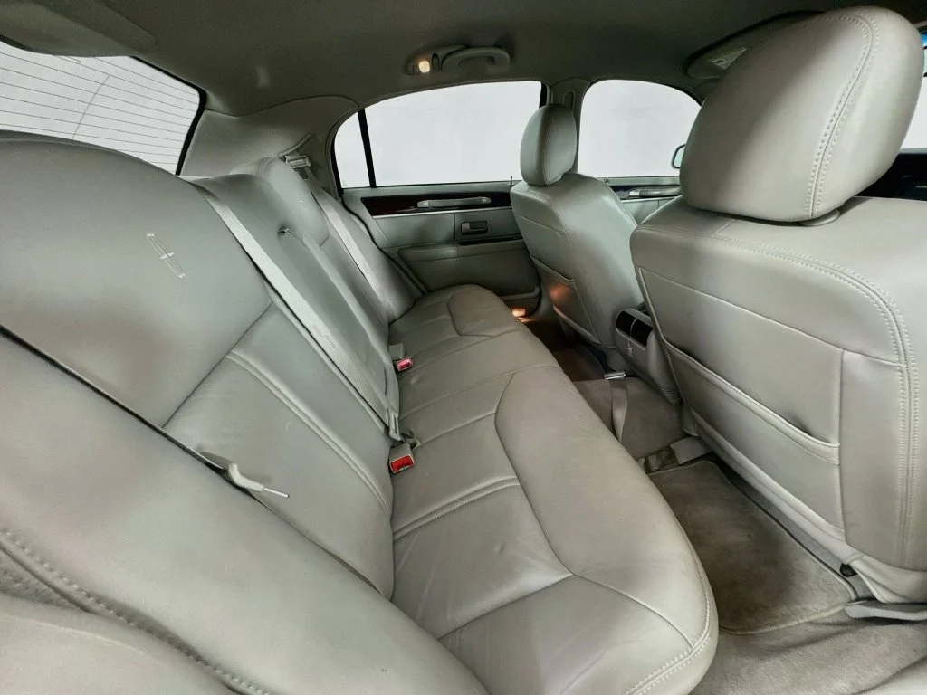 Used 2007 White Lincoln Signature image 29