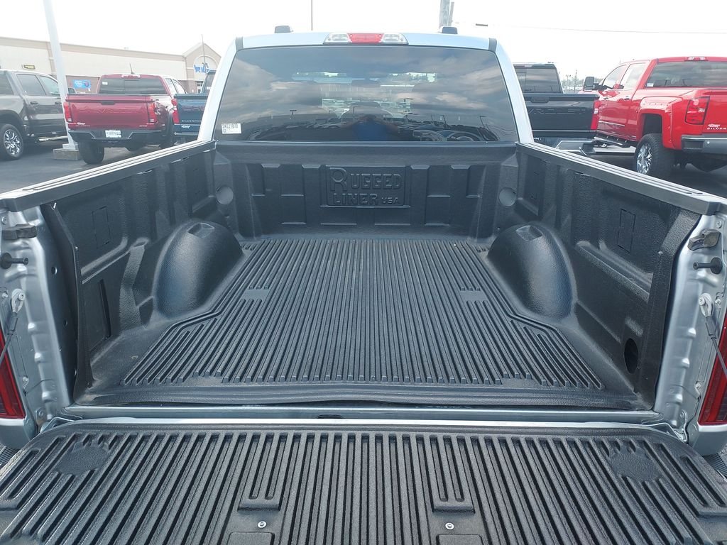 Used 2025 Silver Ford XLT image 9