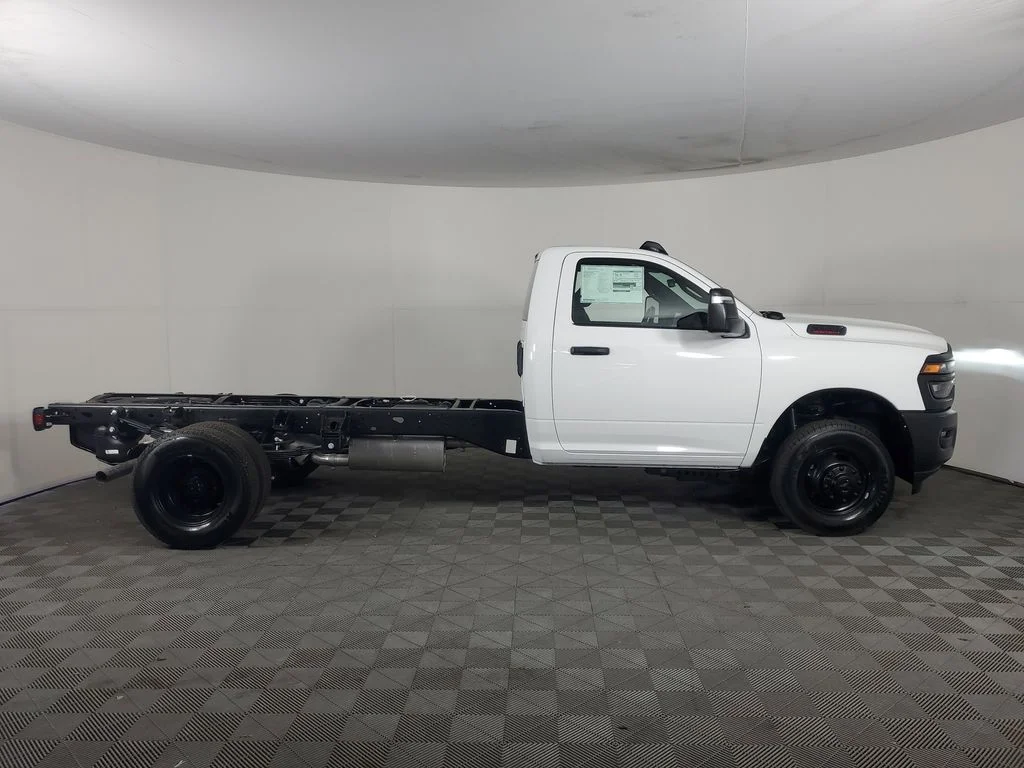 New 2026 Bright White Clear-Coat Exterior Paint RAM Tradesman image 2