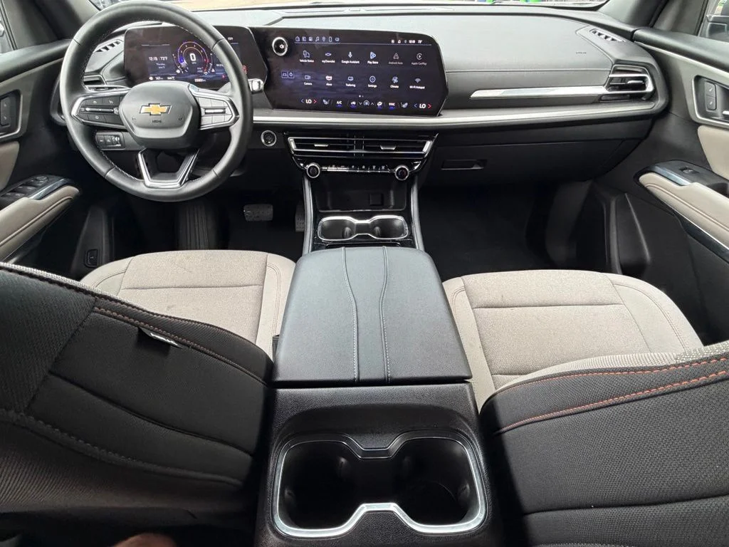 Used 2025 White Chevrolet LT image 8