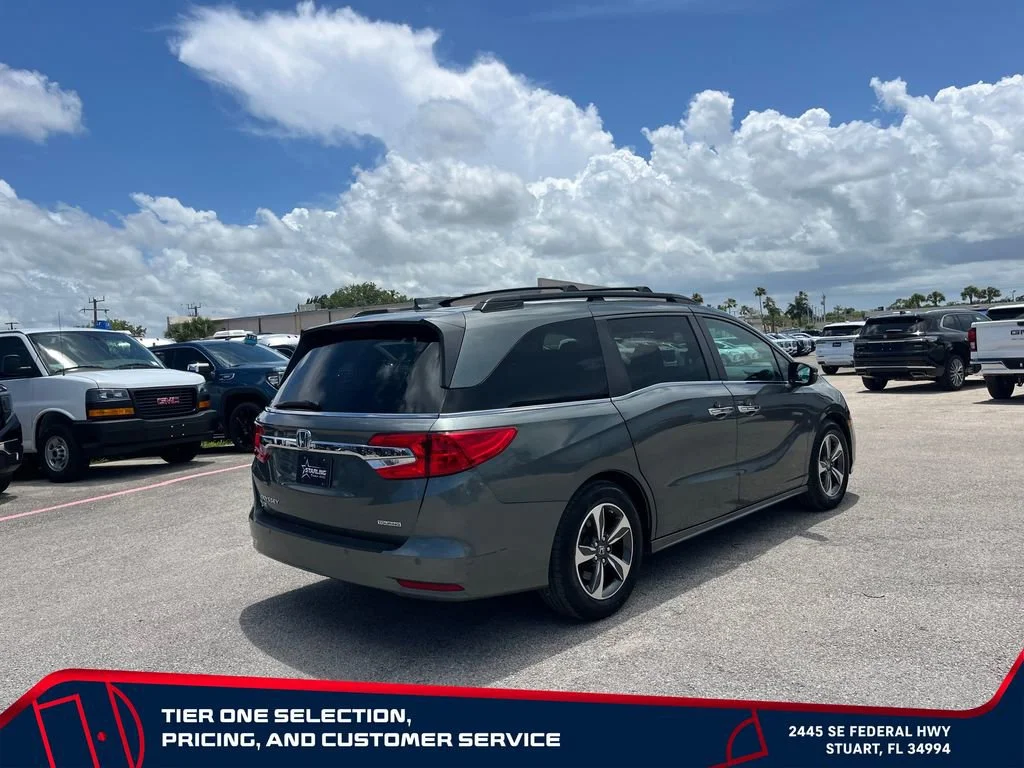 Used 2018 Green Honda Touring image 7