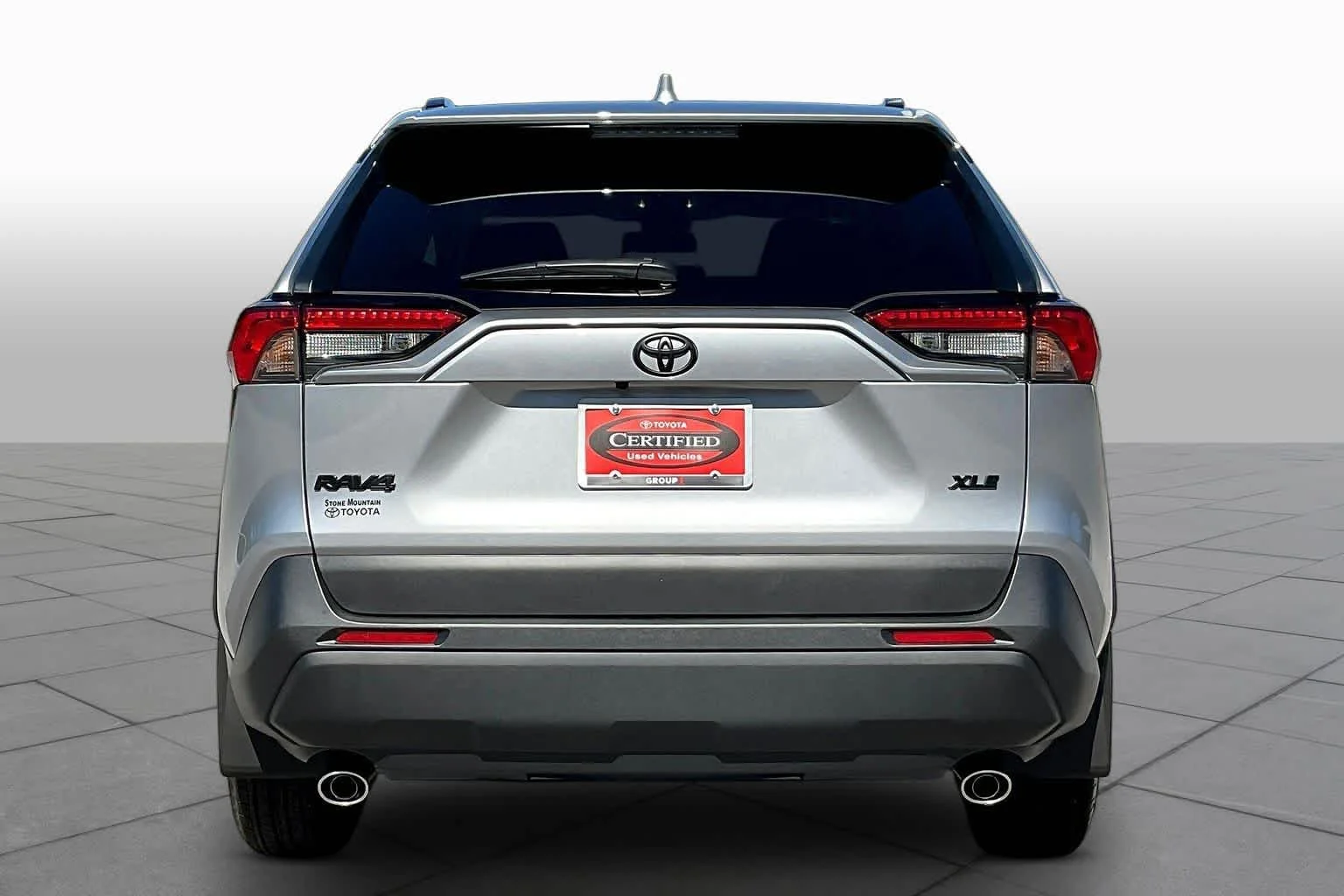 Used 2025 Silver Sky Metallic Toyota XLE image 5