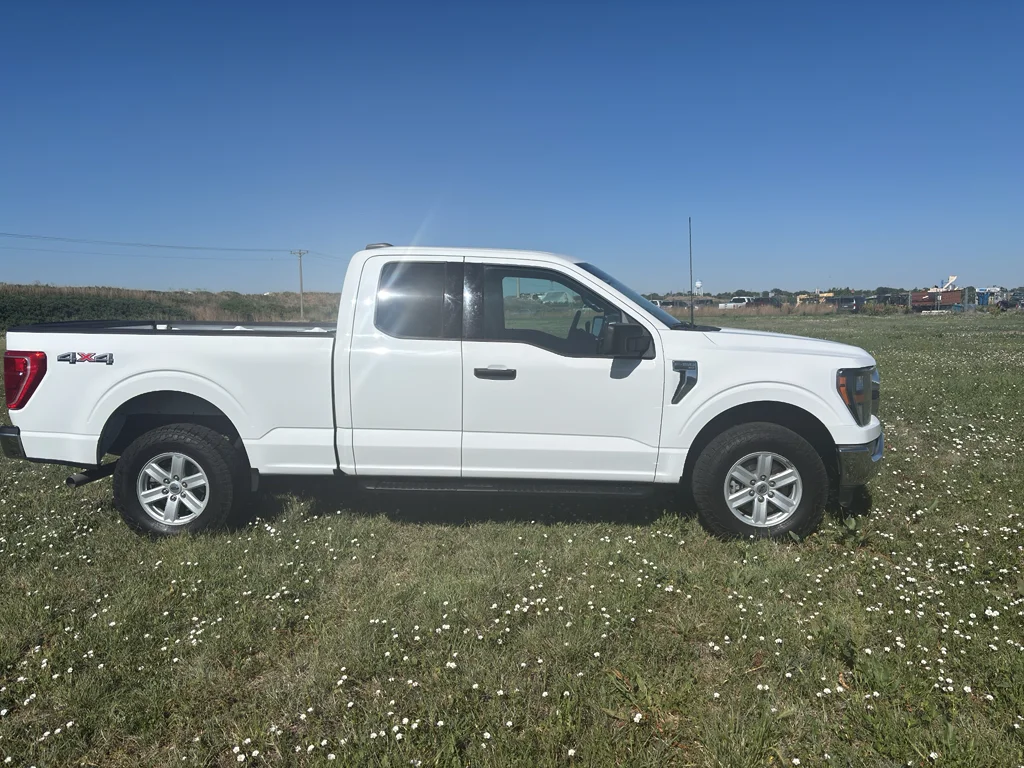 Used 2023 Oxford White Ford XLT image 4