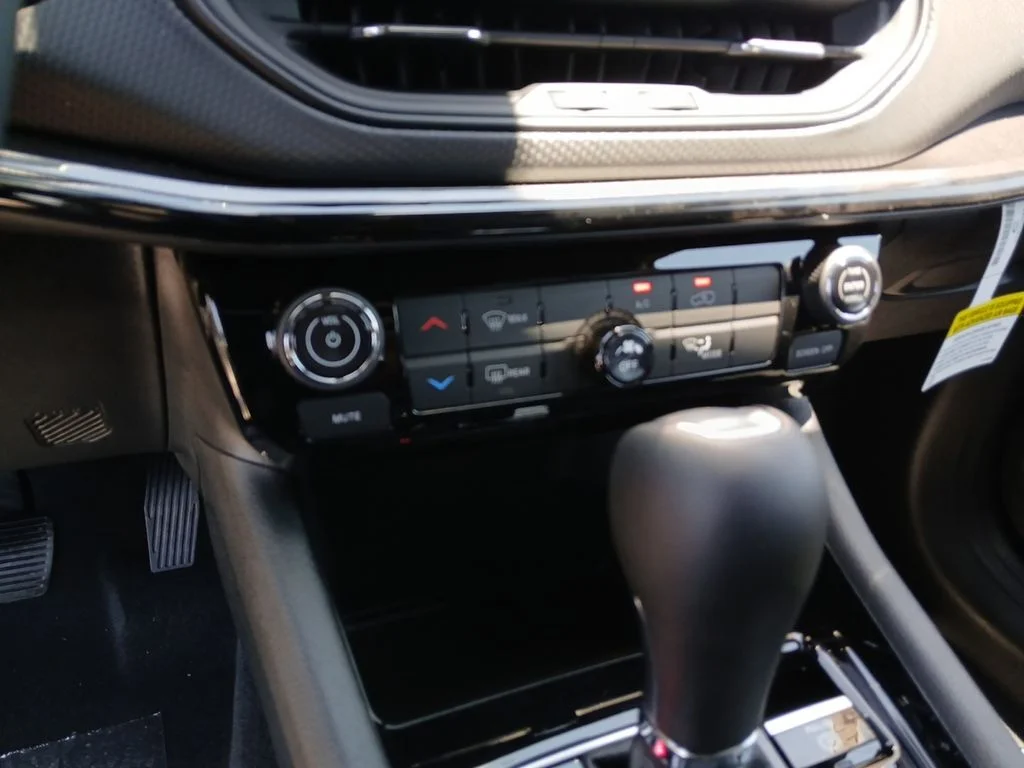 New 2026 Silver Jeep Latitude image 25