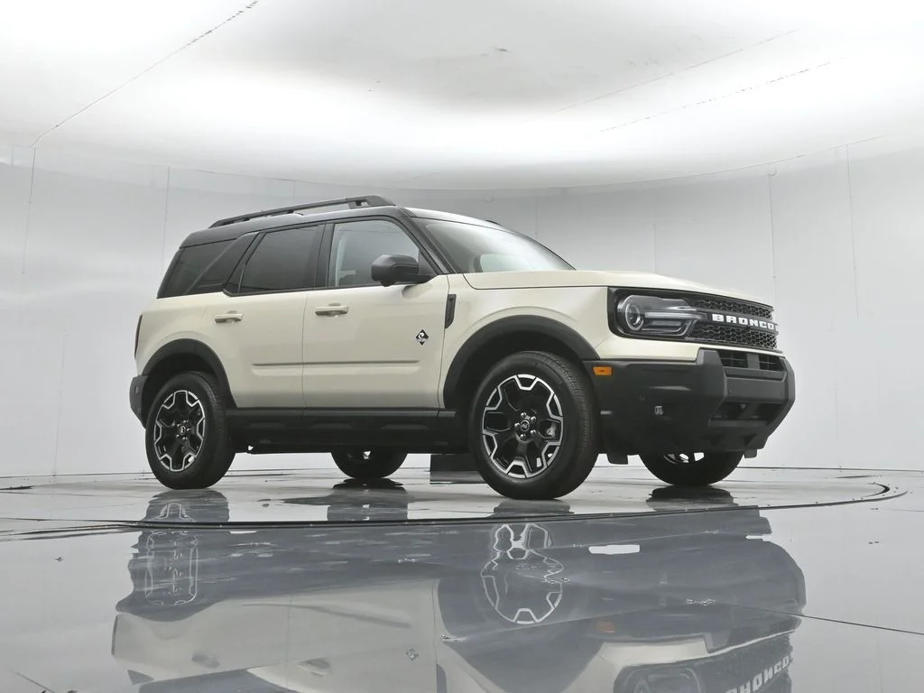 Certified Used 2025 Beige Ford Outer Banks image 4