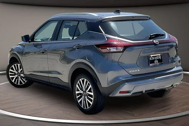 Used 2024 Gray Nissan SV image 11