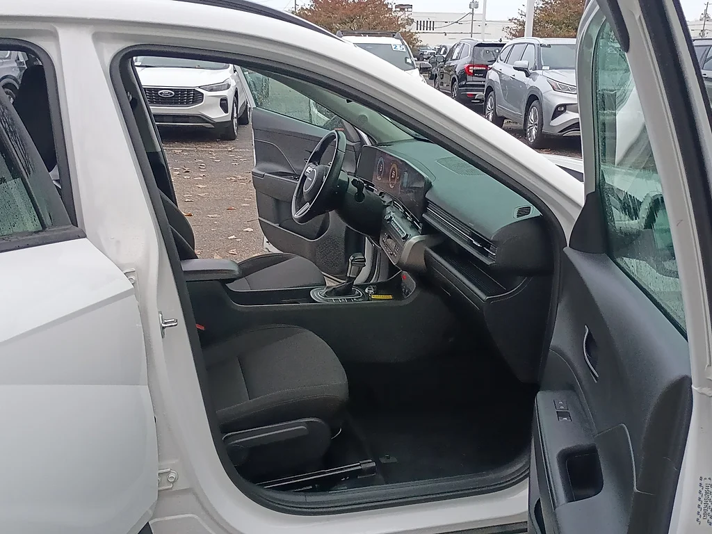 Used 2025 Atlas White Hyundai SEL image 16