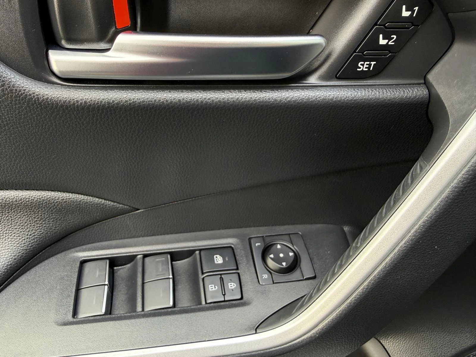 Used 2025 Magnetic Gray Metallic Toyota Hybrid XLE Premium image 24