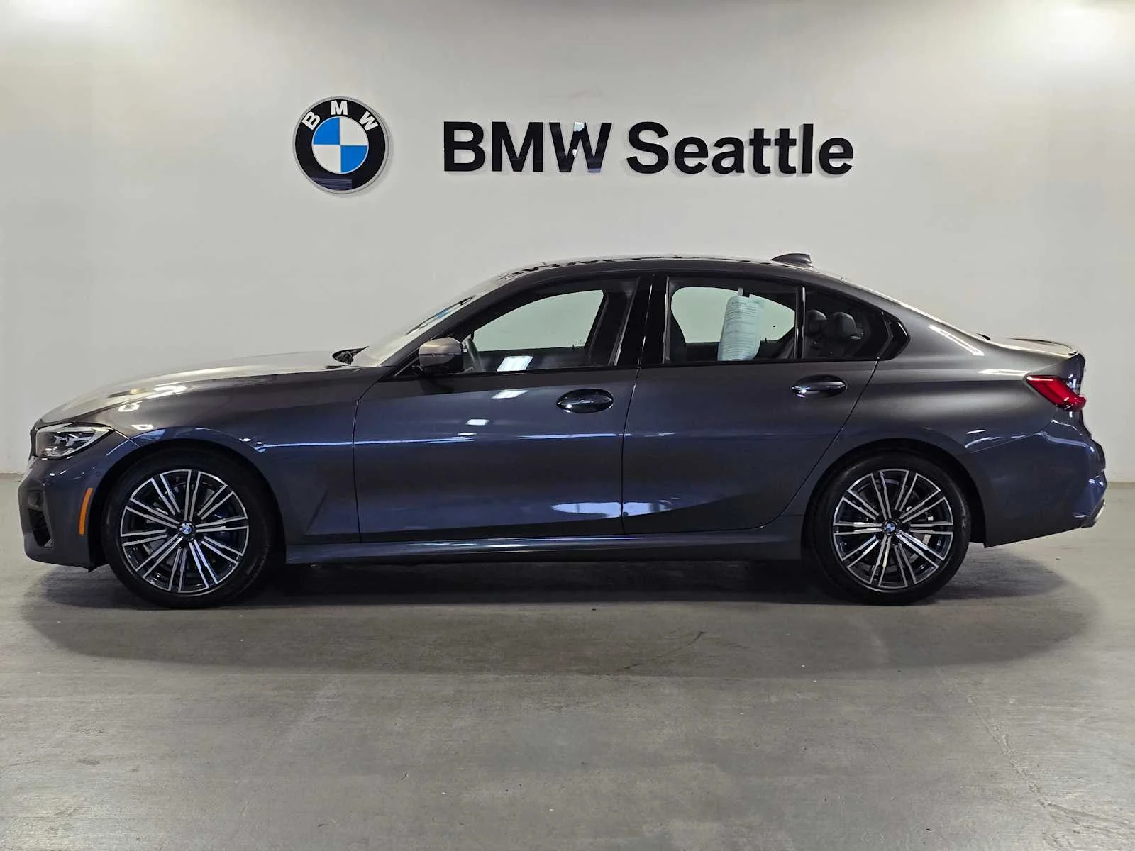Used 2021 Mineral Gray Metallic BMW xDrive image 3