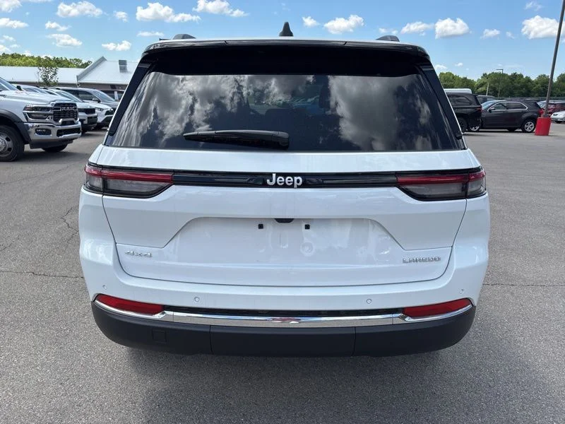 New 2026 Bright White Clear-Coat Exterior Paint Jeep Laredo image 4