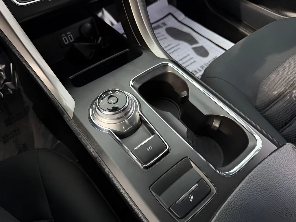 Used 2019 Silver Ford SE image 17