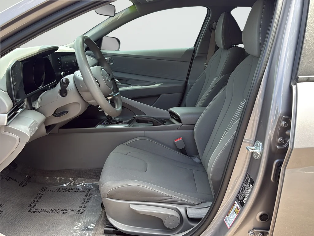 Used 2023 Silver Hyundai SEL image 10