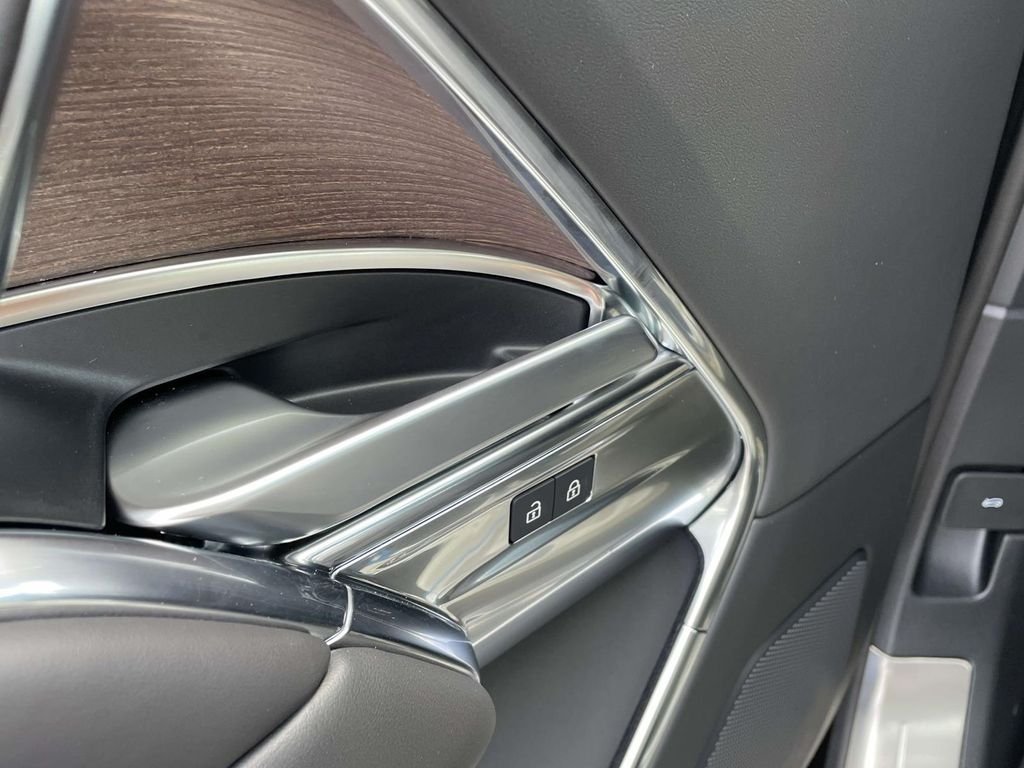 New 2026 Carpathian Grey Land Rover SE image 34