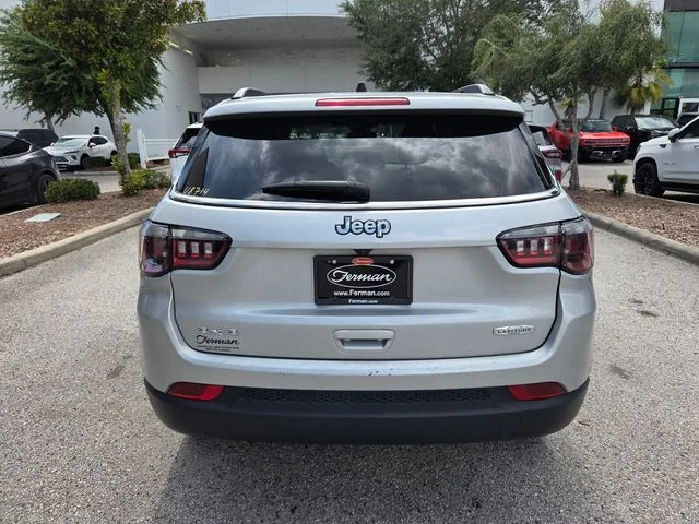 Used 2024 Silver Jeep Latitude image 12