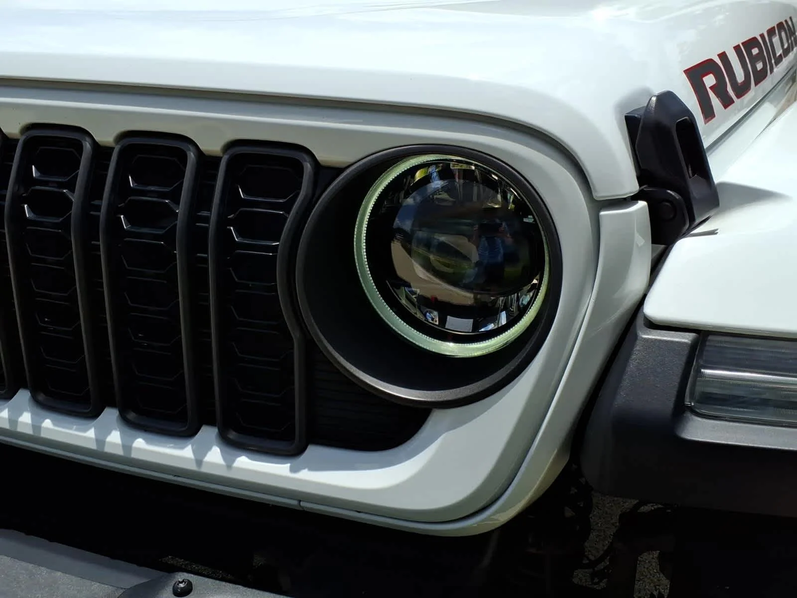 Used 2024 Bright White Clearcoat Jeep Rubicon X image 9