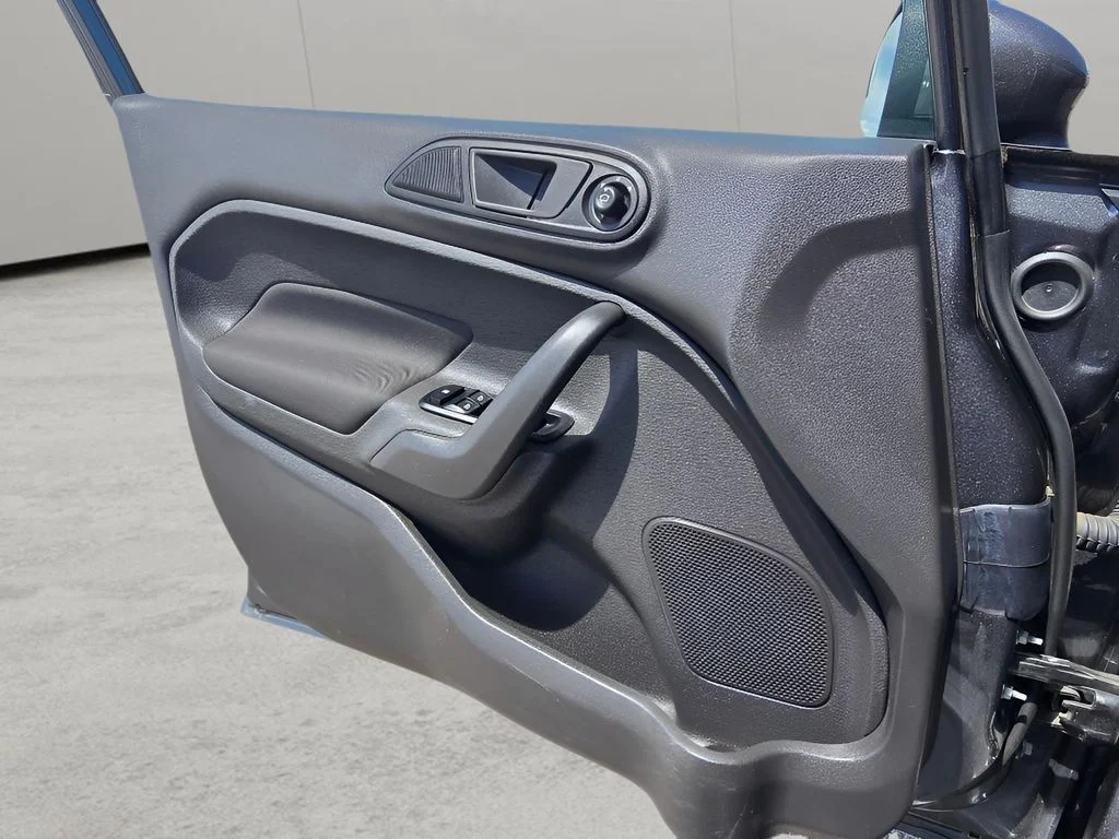 Used 2019 Magnetic Metallic Ford SE image 22