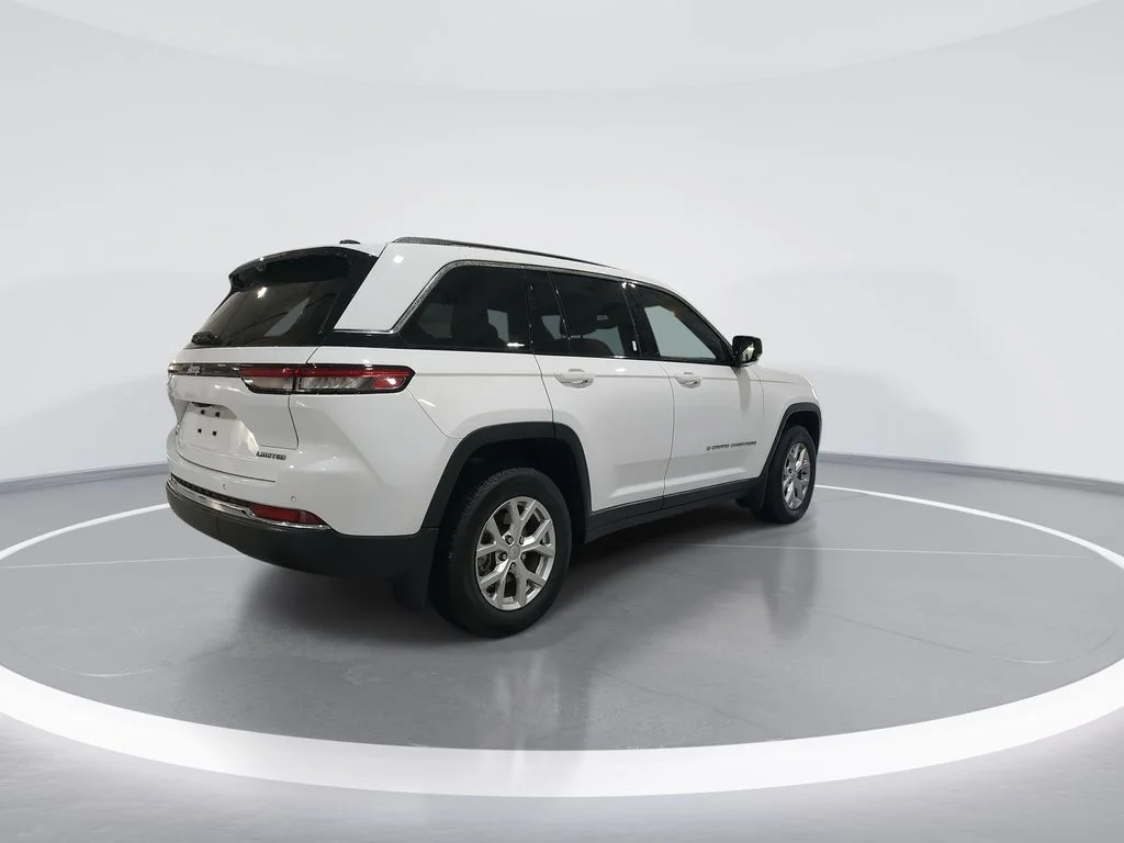 Used 2023 White/off-white Jeep Limited image 8