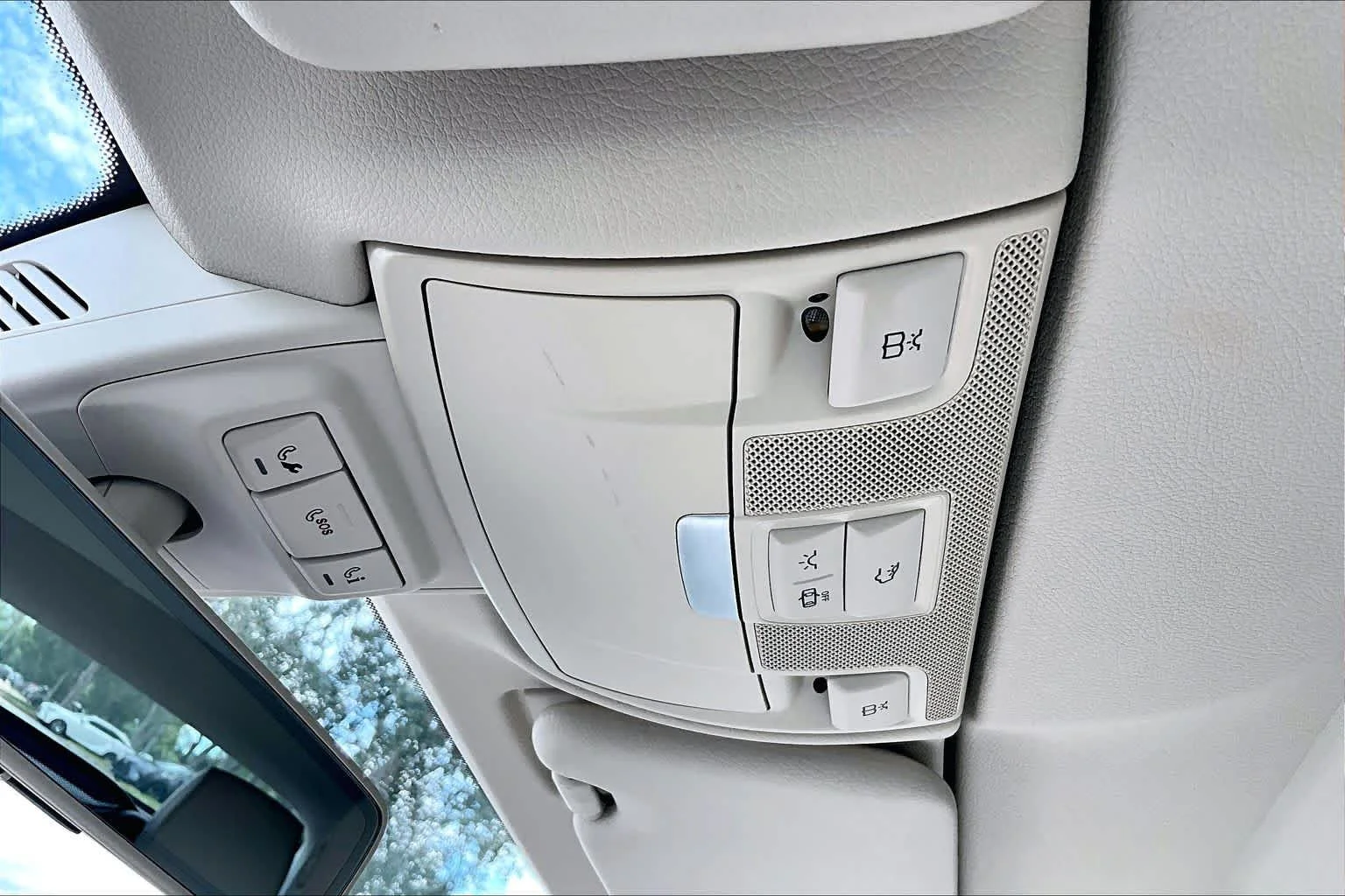 Used 2018 designo Diamond White Mercedes-Benz E 400 image 32