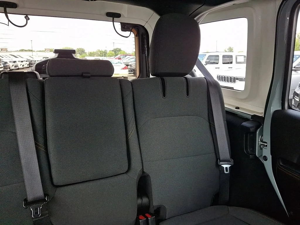 Used 2024 Earl Clearcoat Jeep Sahara image 21