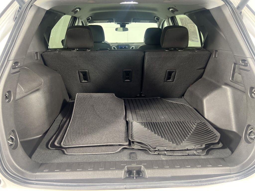 Used 2024 Pearl Chevrolet LT image 17