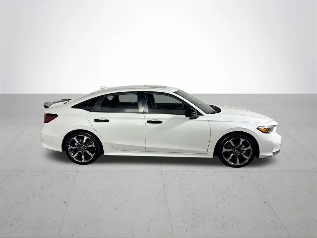 Used 2025  Honda Sport image 5