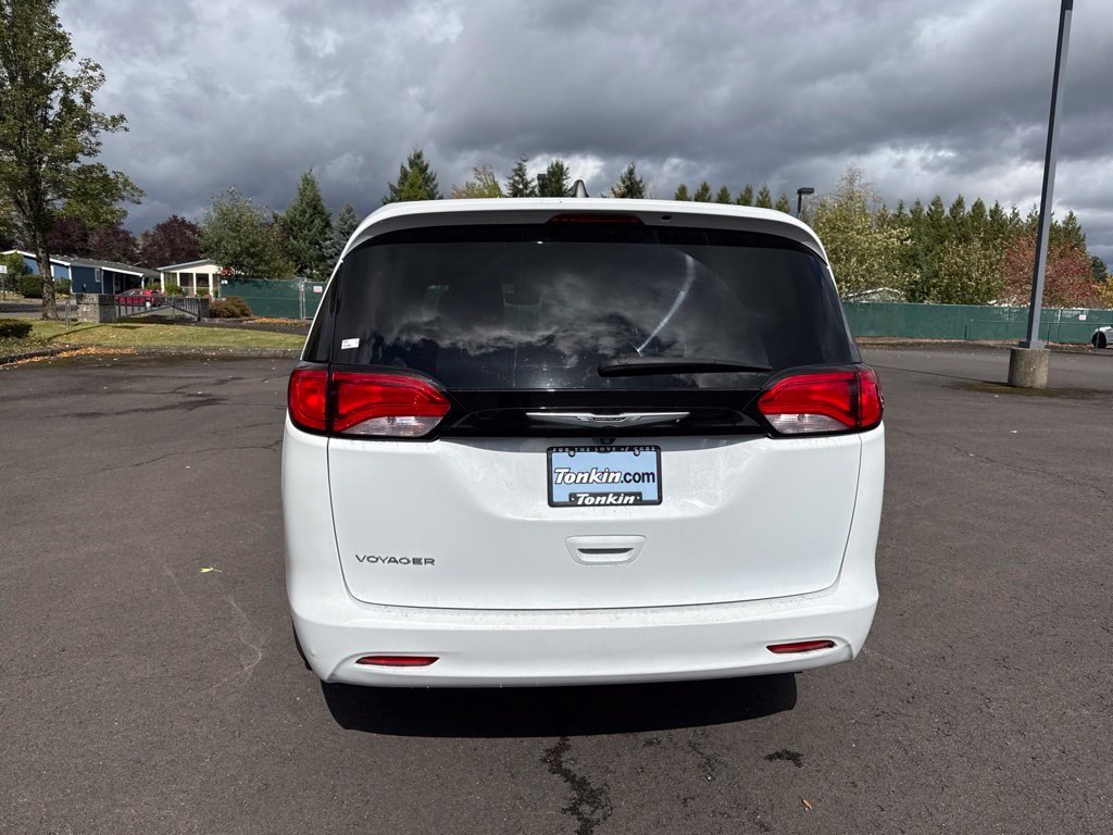 Used 2023 Bright White Clearcoat Chrysler LX image 6
