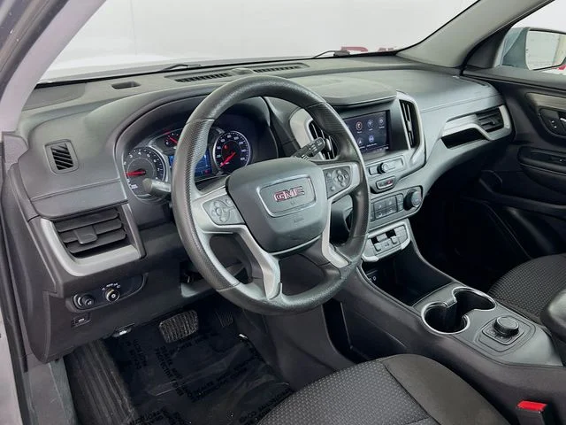 Used 2024 Silver GMC SLE image 32