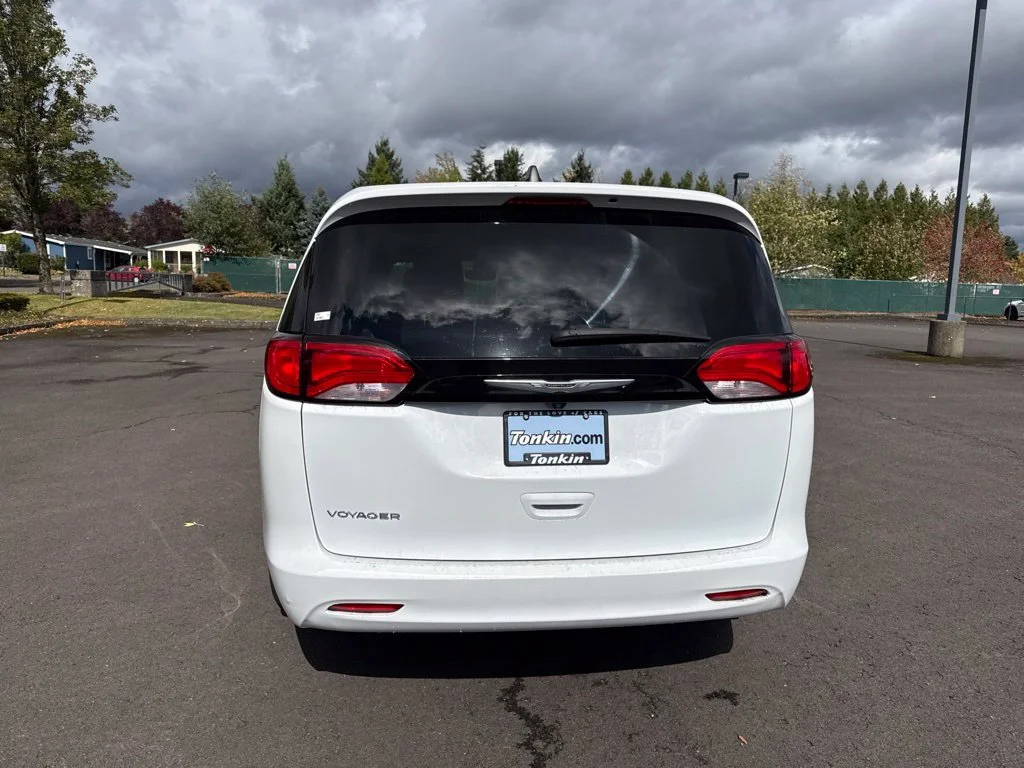 Used 2023 Bright White Clearcoat Chrysler LX image 6
