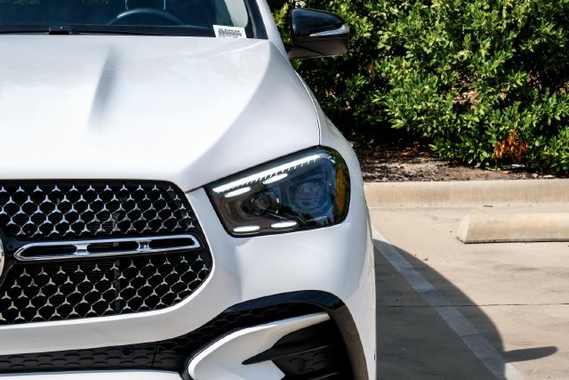 Used 2024 White Mercedes-Benz GLE 580 image 63