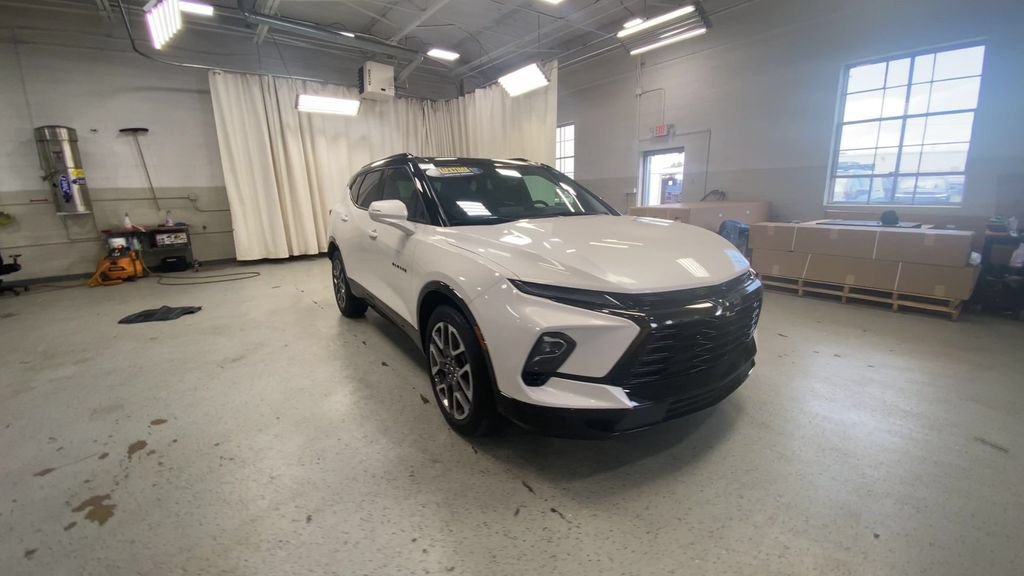 Certified Used 2023 Iridescent Pearl Tricoat Chevrolet RS image 3