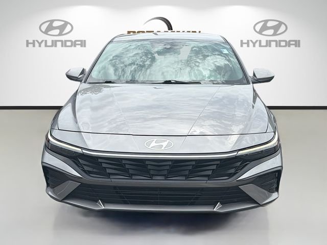 Used 2024 Silver Hyundai SE image 2