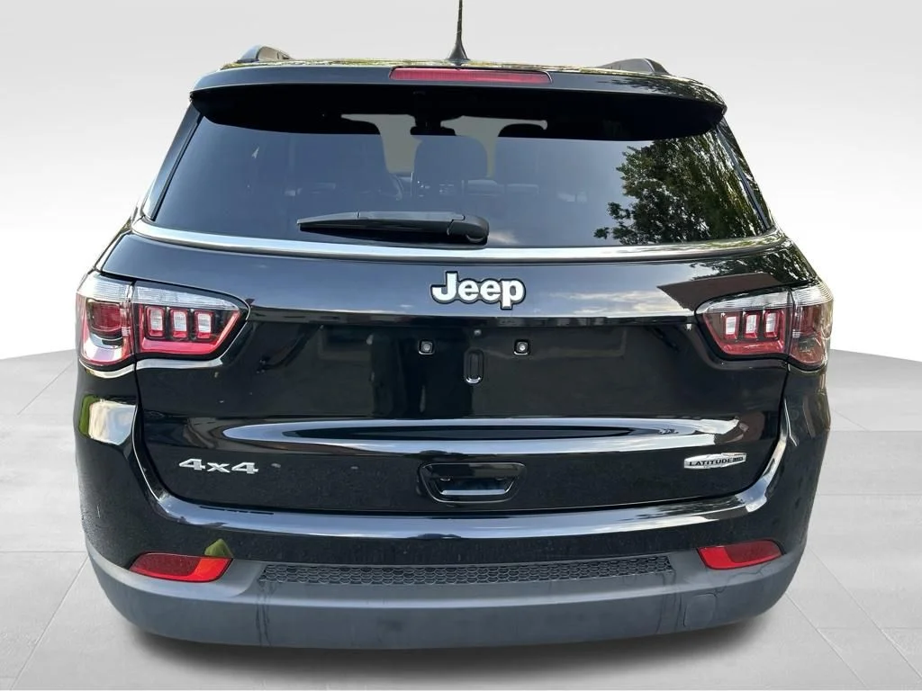 Used 2023 Black Jeep Latitude Lux image 5