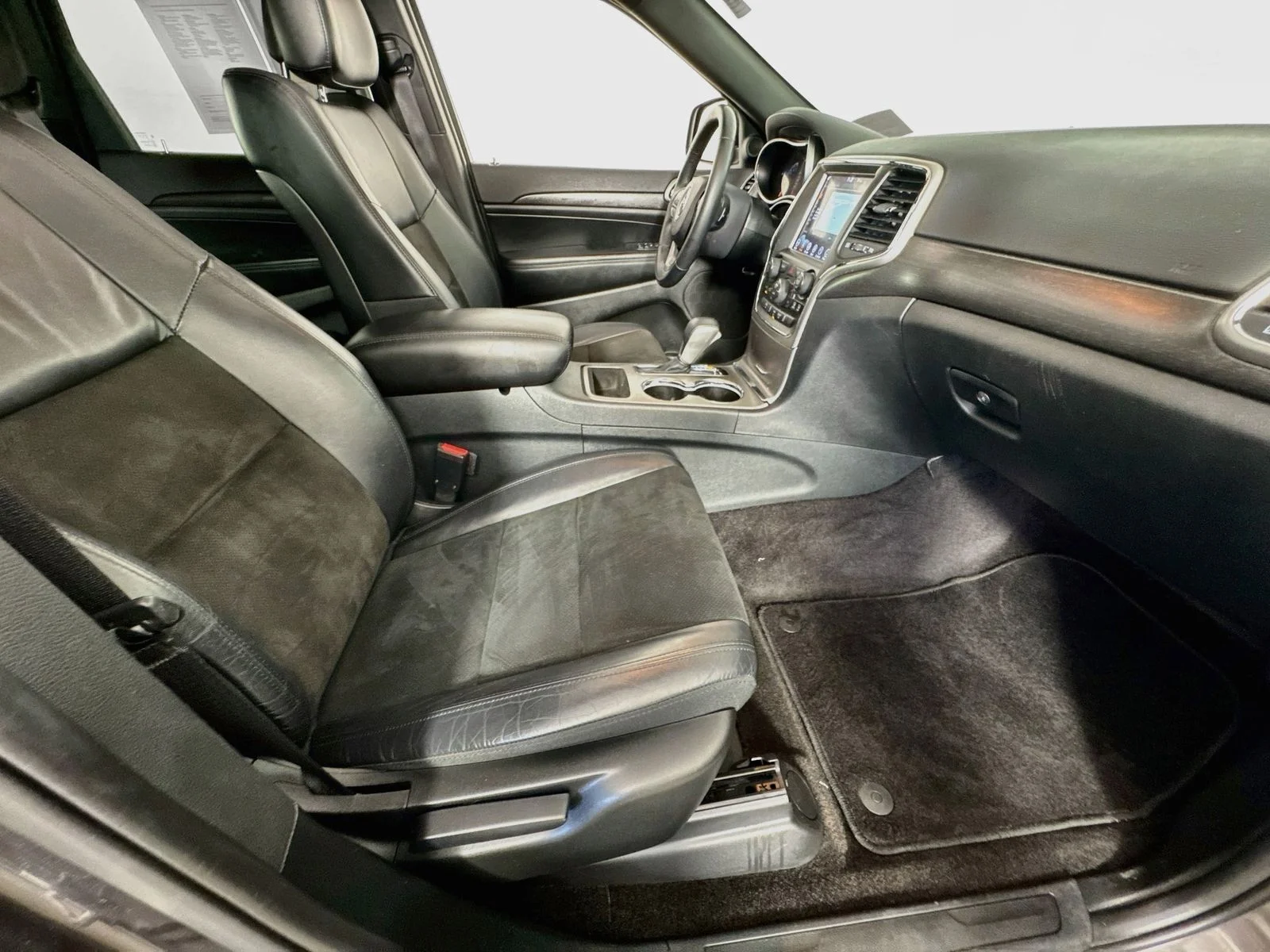 Used 2018 Gray Jeep Altitude image 28