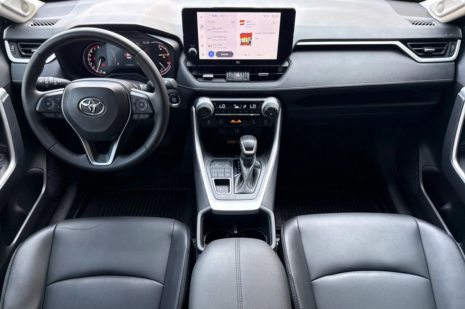 Used 2025  Toyota XLE Premium image 12