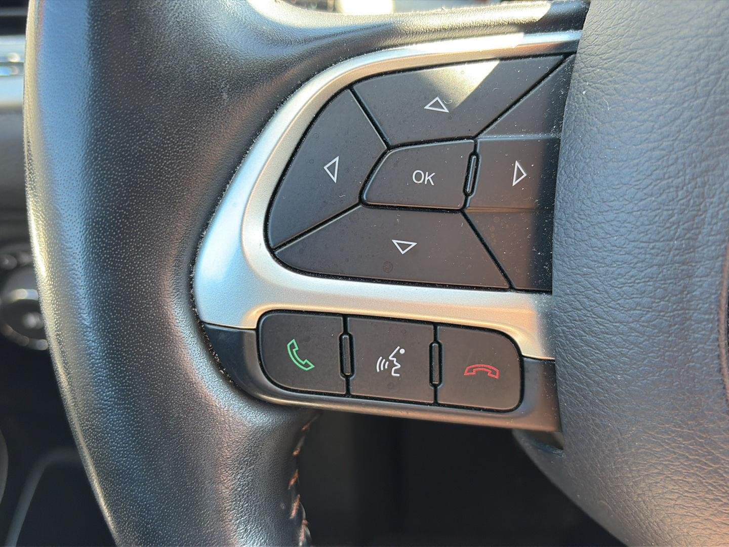 Used 2020 Laser Blue Pearlcoat Jeep Latitude image 14