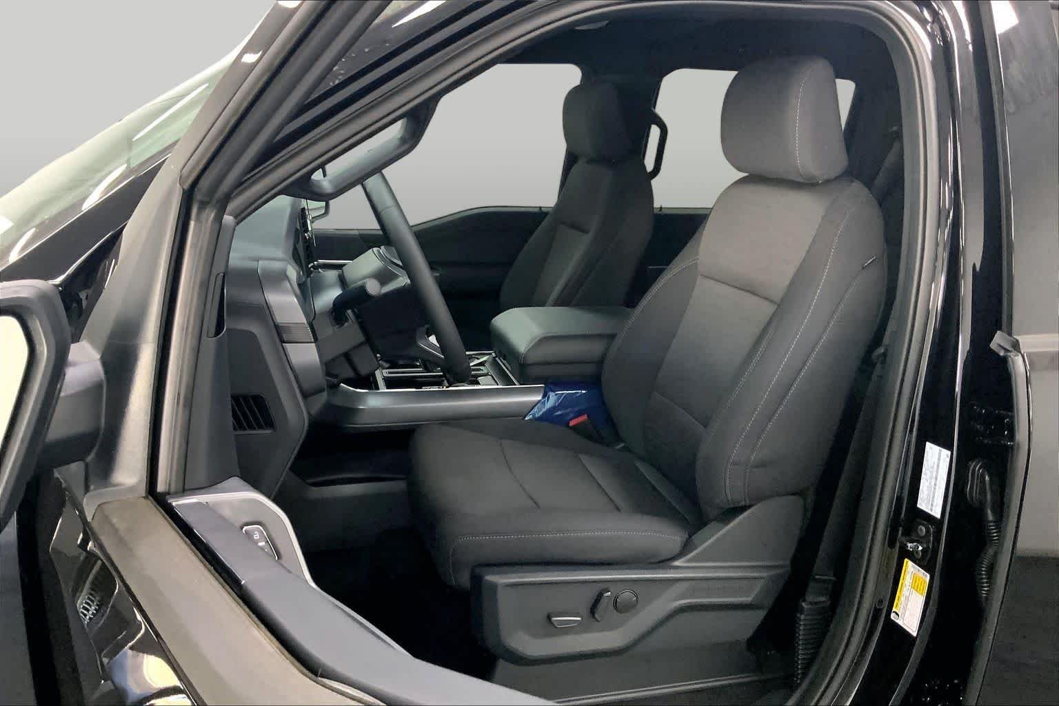 New 2026 Agate Black Metallic Ford XLT image 8