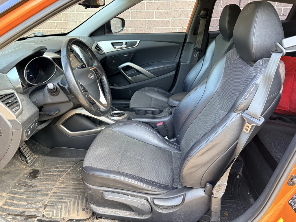 Used 2013 26.2 Yellow Hyundai w/Black Int image 11