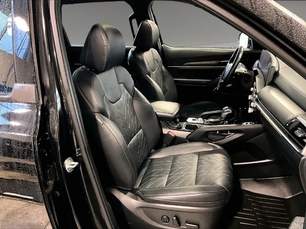 Used 2024 Black Kia SX X-Line image 11