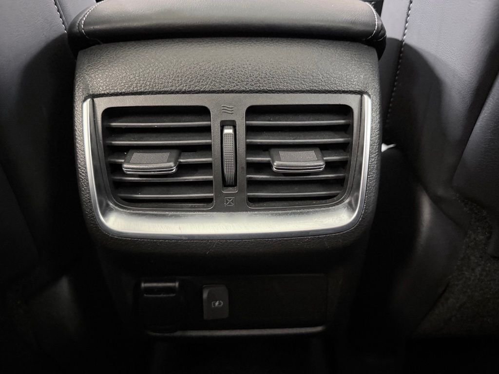 Used 2020 White INFINITI LUXE image 26