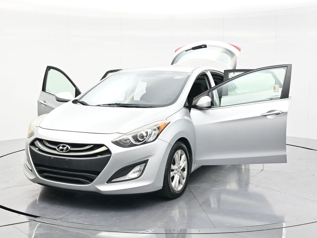 Used 2013 Shimmering Silver Metallic Hyundai Base image 53