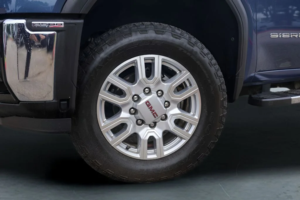 Used 2024 Blue GMC SLT image 4