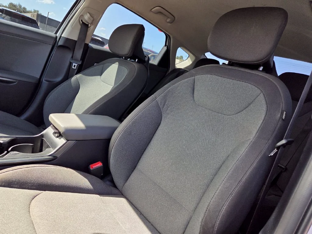 Used 2025 White Kia LX image 11